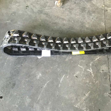 Small Bobcat Replacement Tracks Low Ground Pressure 3168mm Overall Length
