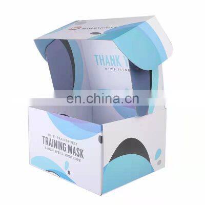 Коробка из гофрированной бумаги с узором в виде пятен, с крышкой, которая складывается вперед и вставляется в торцевую часть, для хранения сковородок photo-4