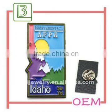 Custom enamel zinc alloy badge