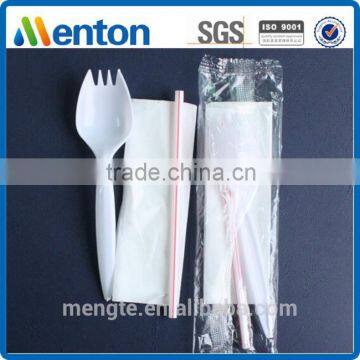 2016 Popular Disposable Plastic Cutlery Set 3 in 1 With Napkin And Straw