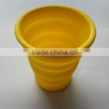 2012 hot selling famous silicone collapsible cup