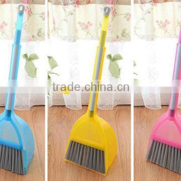 2016 latest wholesale plastic folding broom and dustpan set