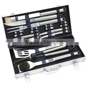 BQ-0056 18 pcs stainless steel handle camping barbecue tool