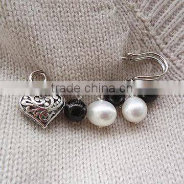 new design love heart charms safety pins diy white and black pearl charms brooch for scarf and shawl