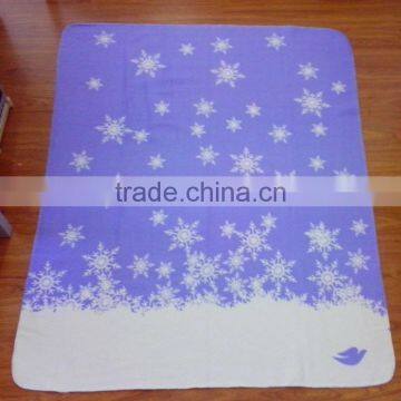 Jiande Hot Sale 280gsm Snowflake Purple Polar Fleece Throw Blanket in 127*152cm