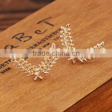 New Simple Elegant Fashion Double Golden Leaf Collar Brooch Pin Classic Design