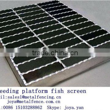 Solid structure anti-slip breeding platform fish screen