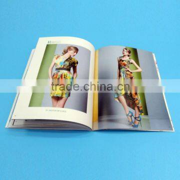 Color booklet printing with die cut on cover