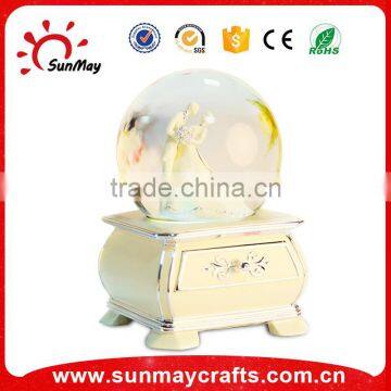 Custom Wedding Favors Snow Globe photo-5