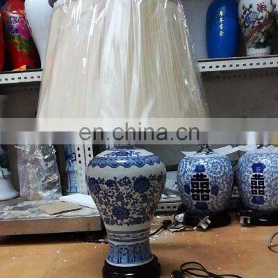 Traditional chinese style antique blue and white ceramic table lamp for bedside