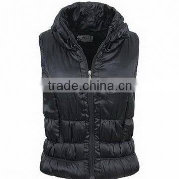 Lady's 100%polyester black and white stock clothing padded vest