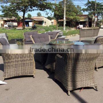 WICKER TABLE / POLY RATTAN ROUND TABLE WITH 6 CHAIRS