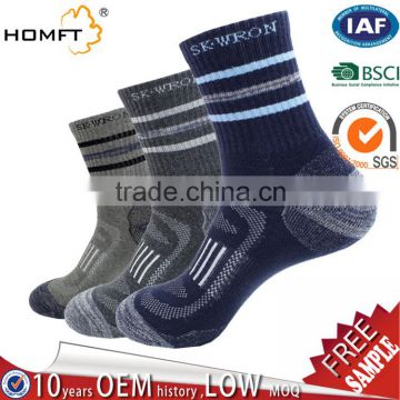 Wholesale custom white / blue grip socks-Men's hiking sport sock