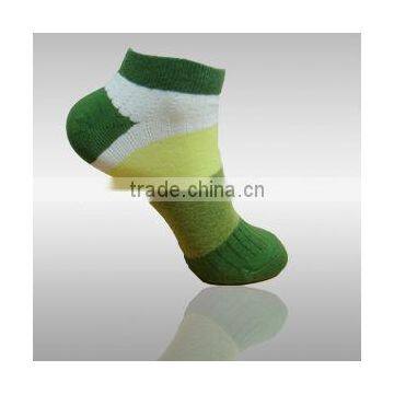 2016 classic design sport socks green leisure socks