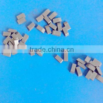 Cemented carbide saw tips for hard wood