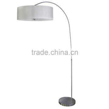 Floor lamp(Lampadaire/Una lampara) in satin steel finish with 22" creme silk fabric lamp shade