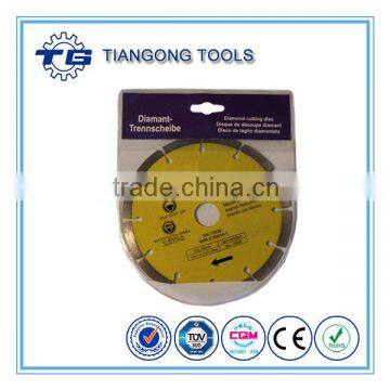 Professional diamond saw blade for dry cutting