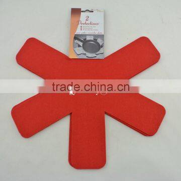 Non-slip backside heat resistant nonwoven felt pan mats