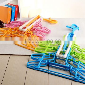 Magic plastic clothes hanger with 8 ranks