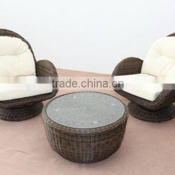 garden set in 3.0 round wicker with cream cushion and it is restaurant style