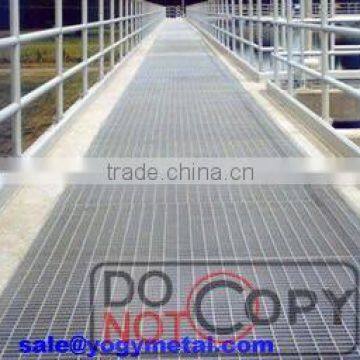 Heavy duty stainless steel mesh grates