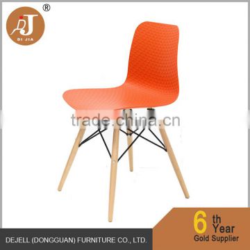 Modern Style PP Plastic Dining Chairs with Wooden Legs