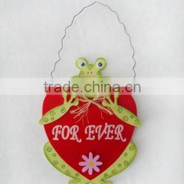 Easter Wooden frog with red heart hanging ornaments for home decoration gifts