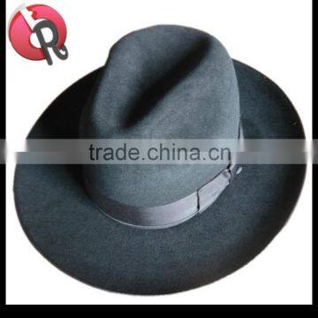 A wide-brimmed hat for man