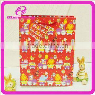 Yiwu wholesale printed handle glossy paper bag