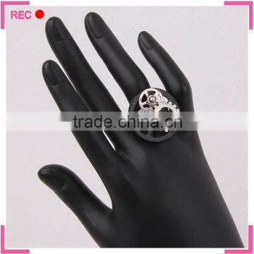 Stylish finger rings with gear decoration, for party new design finger ring