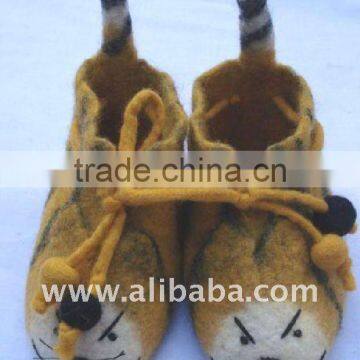 handmade woolen baby shoes/100% woolen baby shoses