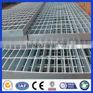 DM Bigger Round Holes Customized Hot Dip Galvanized Steel Grating Galvanized Plain Steel Bar Grating photo-5