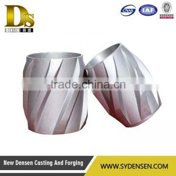 Regid centralizer for oil drilling equipment