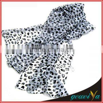 White Background With Black Leopard Printing Dubai Scarf Wholesale