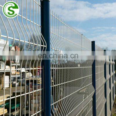 China triangular bending 3D bending grill wire mesh fence manufacturers