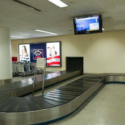 Airport equipment luggage transfer turntable