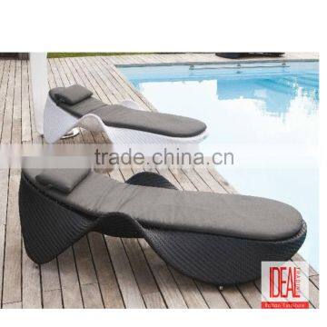 Modern Classic Outdoor Poolside Beach Use Ratten Wicker Sun Lounger With Cushions photo-2