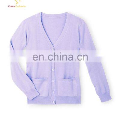 Женская вязаная на станке фиолетовая кардиган-кофта с пуговицами и V-образным вырезом photo-4