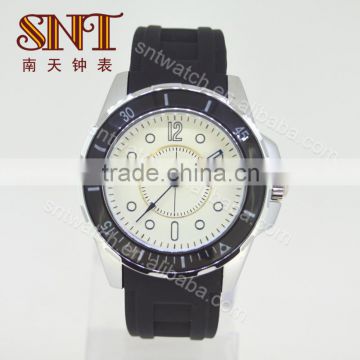 Hot sale custom fashionable silicone watch quartz watch