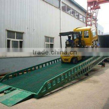 hydraulic mobile boarding ladder for unloading goods