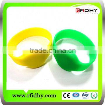 Manufacturer of Customized rfid wristbands 15693