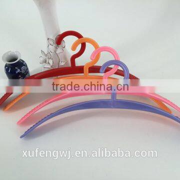 Non-slip High quality Color Plastic thick hangers for supermarket