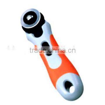 RC-6 NEW ROTARY CUTTER WITH CUSHION GRIP 28mm