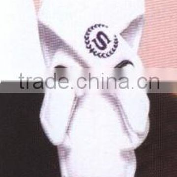 high quality fashion disposable hotel slipper with embroideried logo