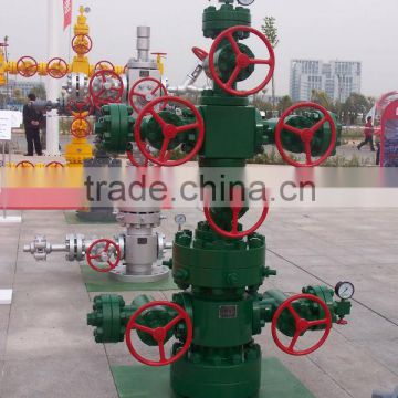 Wellhead and Christmas tree for oil extraction