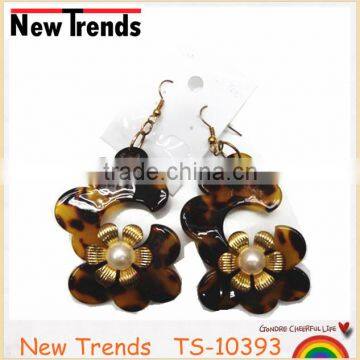 Imitate pearl tortoise flower earring design