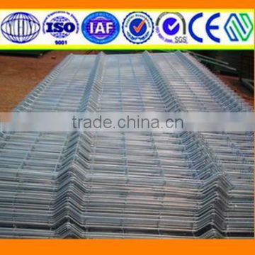 Galvanized wire mesh fence panels with galvanized steel fence poles