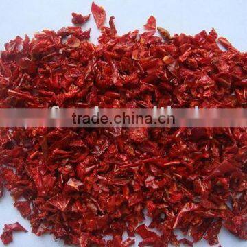 Dehydrated red bell pepper flakes