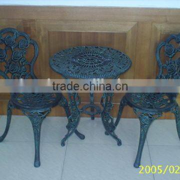 Cast iron/aluminum garden table and chairs