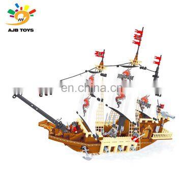 Low price stable quality 692PCS plastic building pirate blocks toys for kids